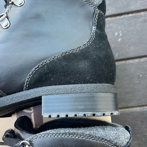 Clarks Boots Women's 9.5 Black Hiking Lace Up cushion comfort store display - Picture 6 of 15